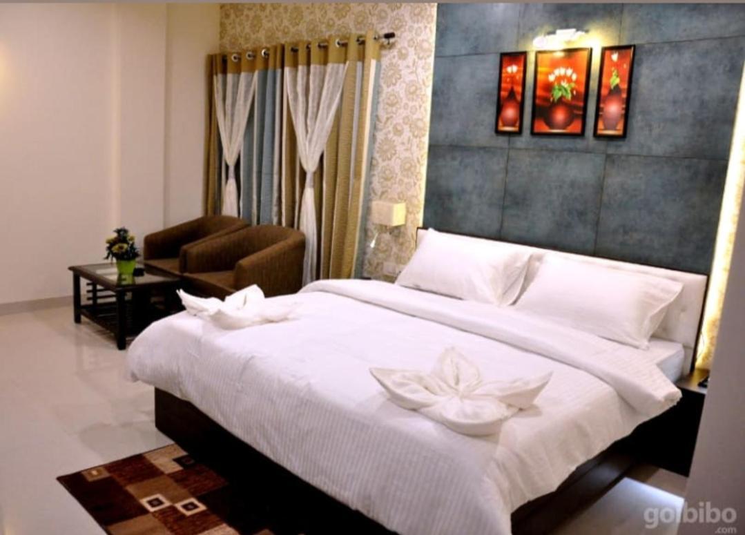 Hotel Bellevue , Гвалиор Екстериор снимка