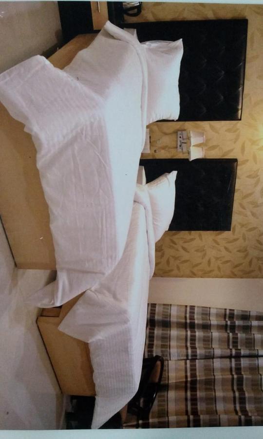 Hotel Bellevue , Гвалиор Екстериор снимка