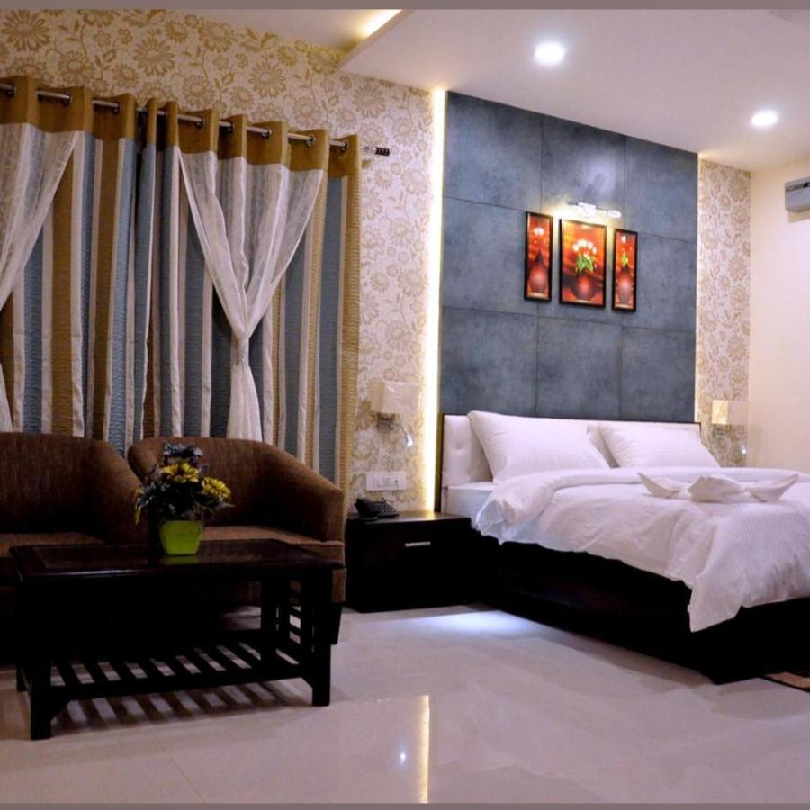 Hotel Bellevue , Гвалиор Екстериор снимка